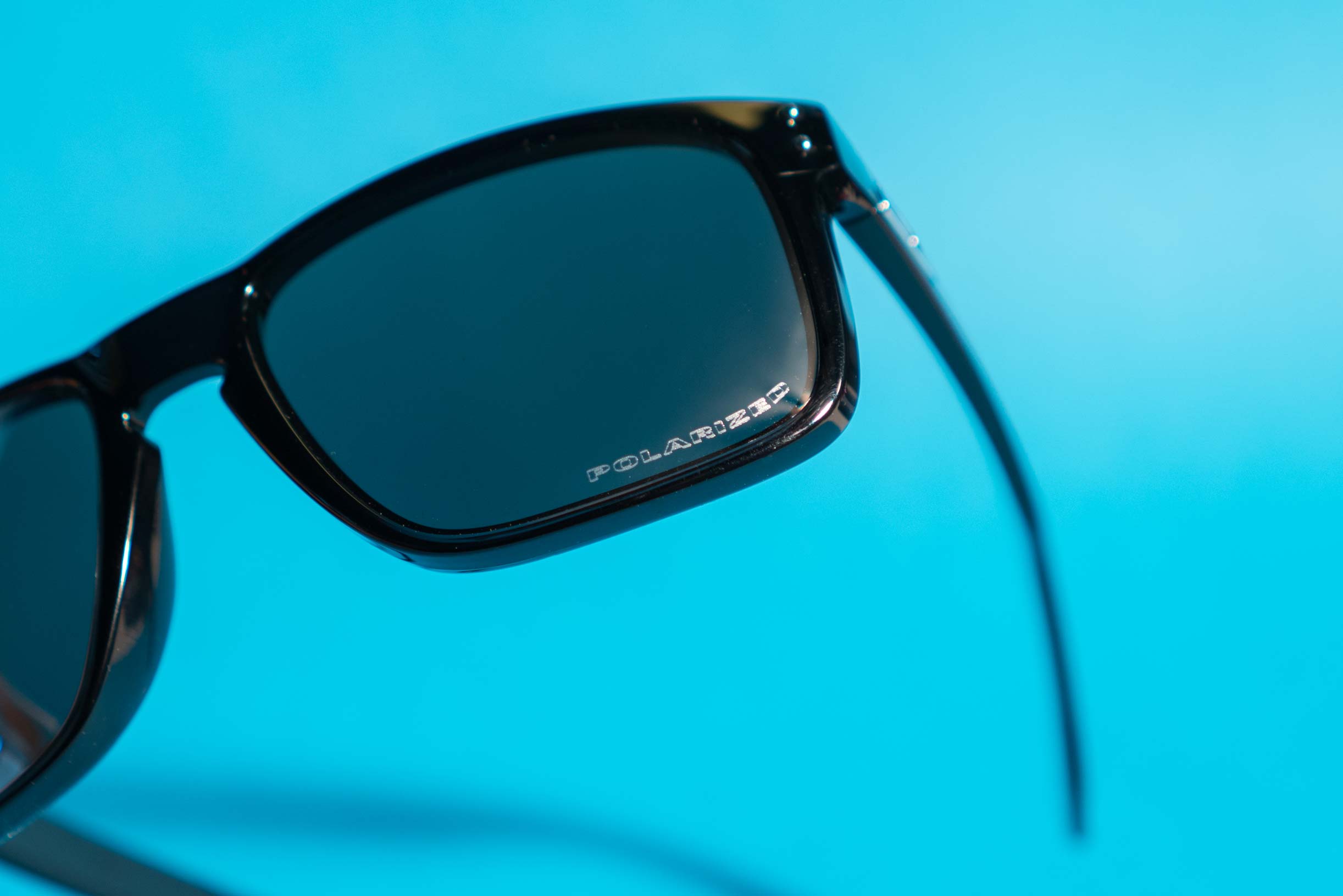 how to spot authentic oakley sunglasses 